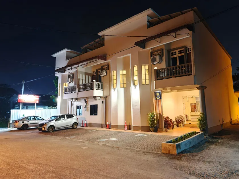 Rose Garden Inn - Image 1