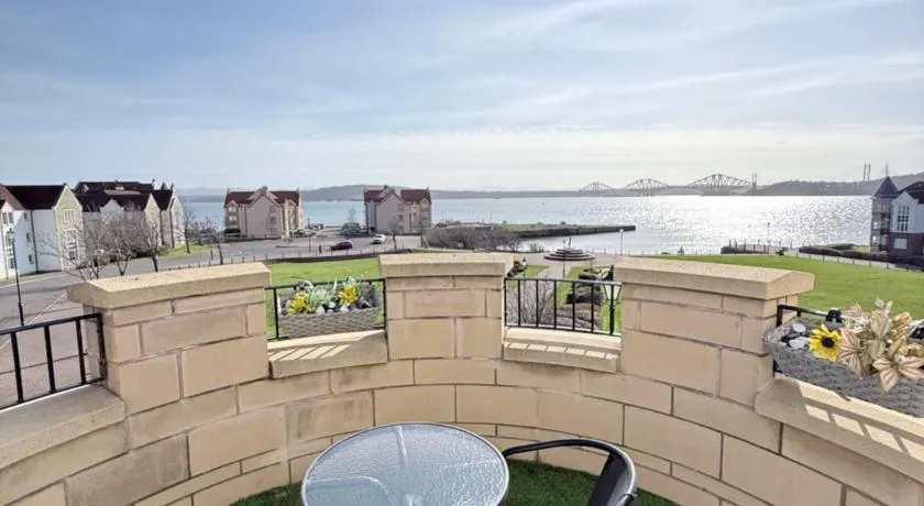 Penthouse at the Bay near Edinburgh - Image 1