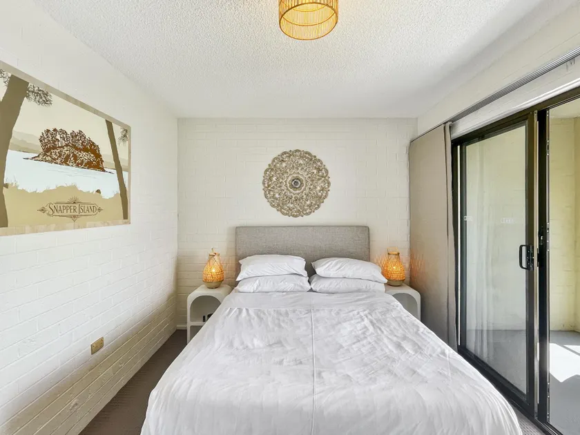 Beachside Apartment Overlooking Casey’s Beach - Image 1