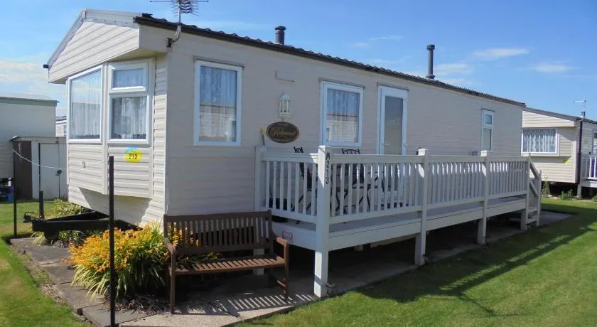 Golden Sands: Arizona GS 6 Berth, Access to the beach - Image 1