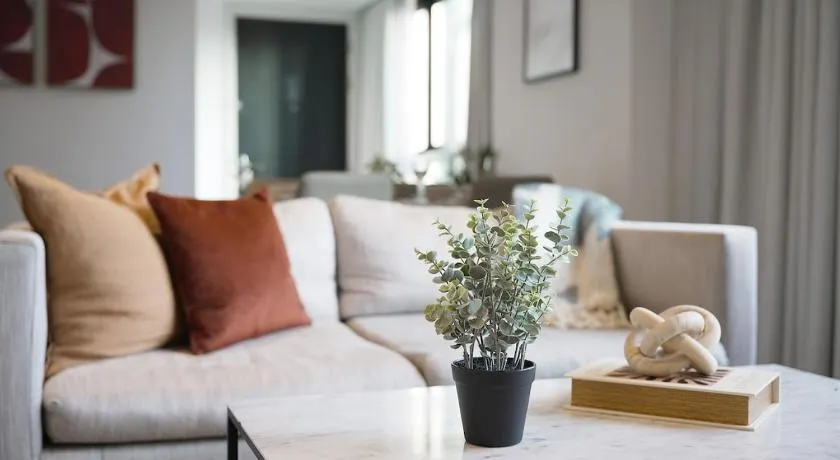 Stylish and Spacious 2 Bedroom 2 Bathroom Apartment - Image 1