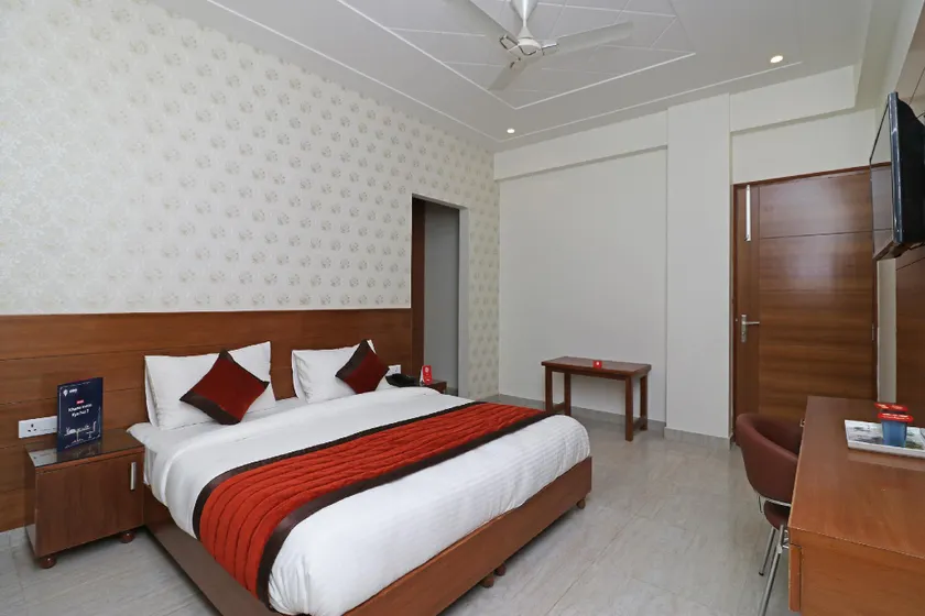 OYO 6812 Taksh Residency - Image 1