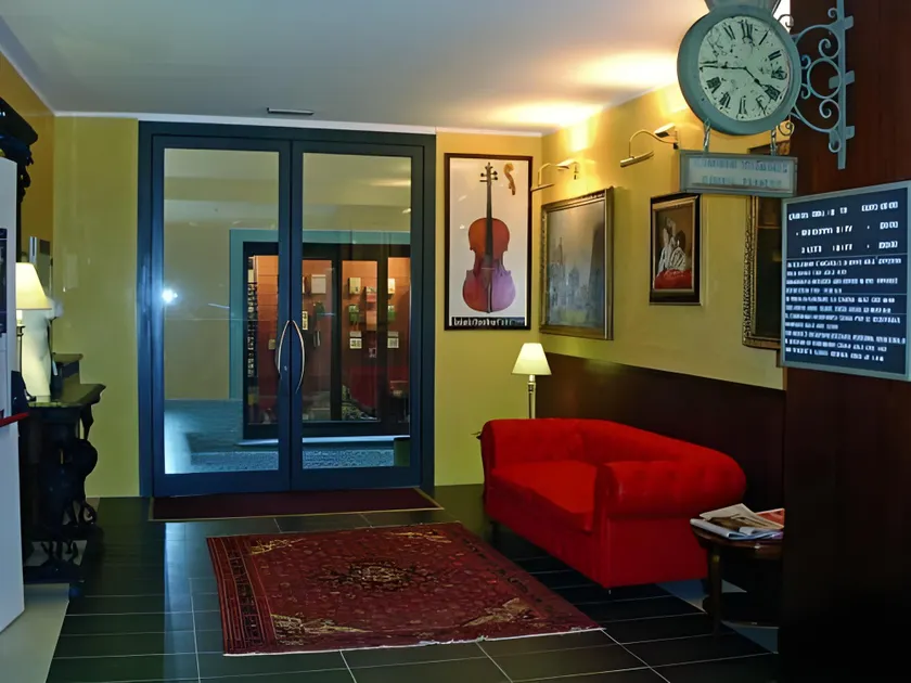 Hotel Astoria - Image 1