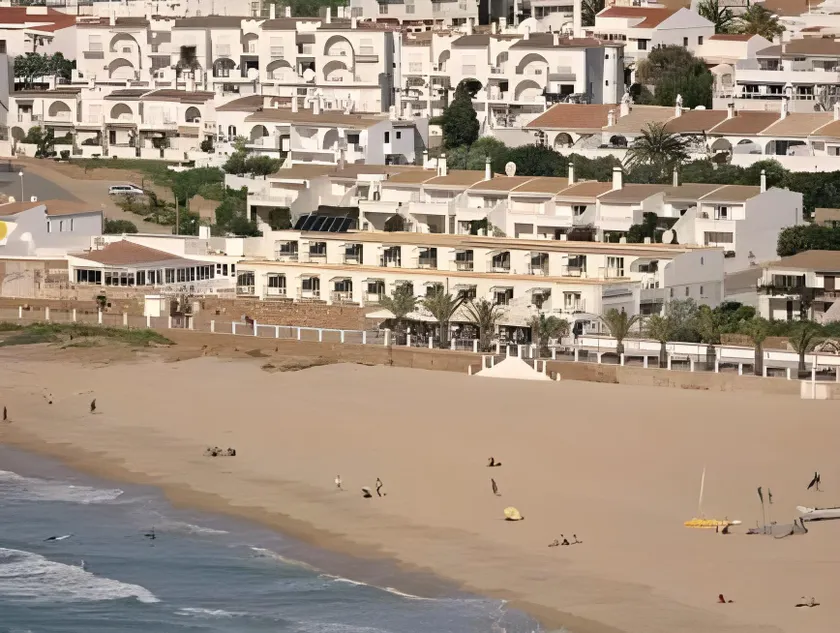 Luz Beach Apartments - Image 1
