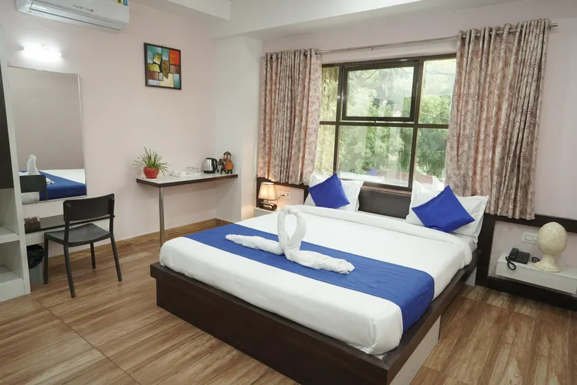 Hotel Silver Cloud - Image 1
