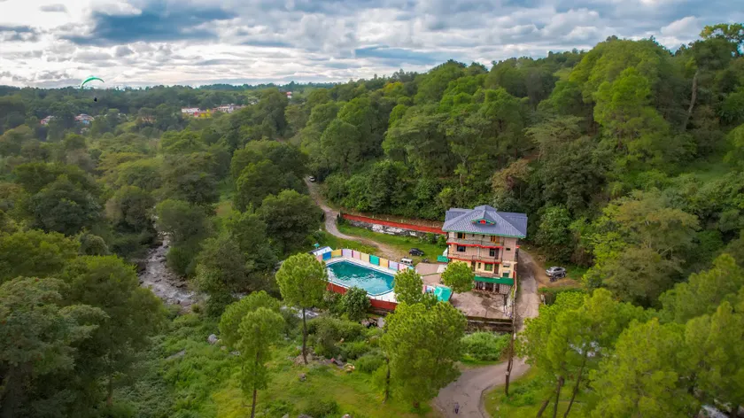 River view Villa | Riverside Retreat with Swimming Pool in Bir Billing. - Image 1