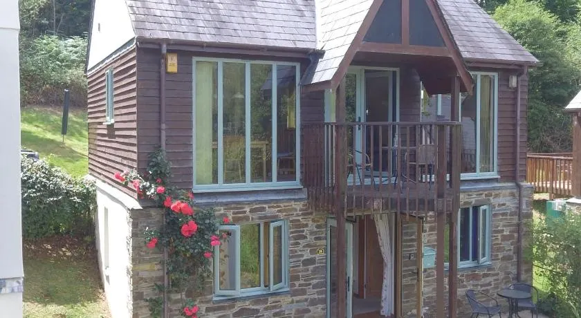 The Nineteenth, Oakridge St Mellion, Free Golf/SPA - Image 1