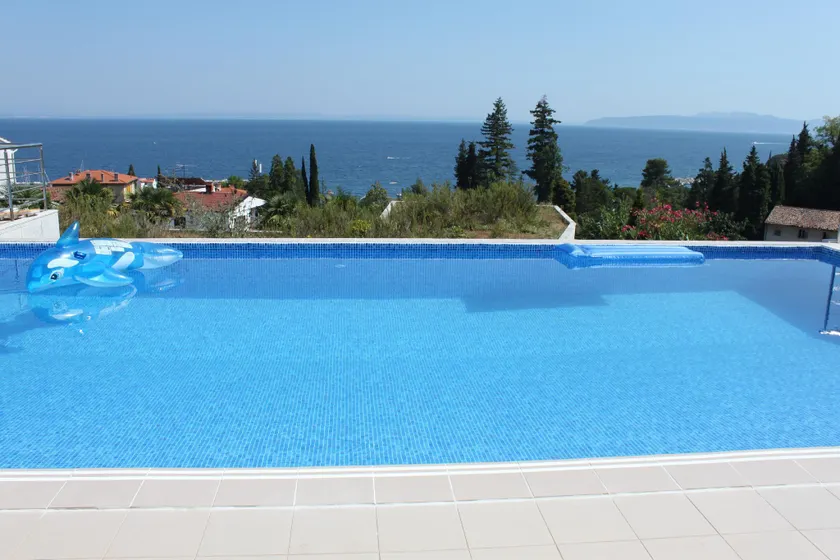 Apartment with pool and garage 100m from the sea in Villa Calista - Image 1
