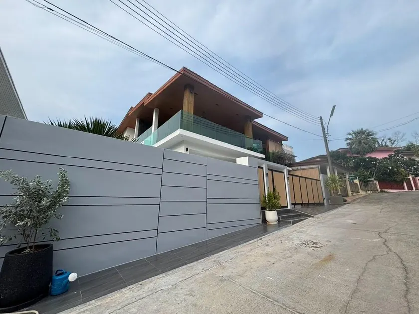 Mountain breeze villa phuket - Image 1