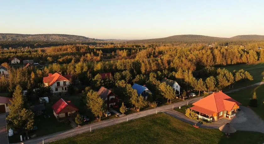Agroturystyka Zacisze Domki z werandami Widok na Łysicę Zieleń i duża przestrzeń - Image 1