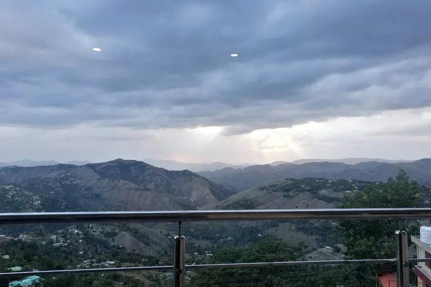 Navid's Holiday Resort & Hotel, Murree Apartment 3 - Image 1