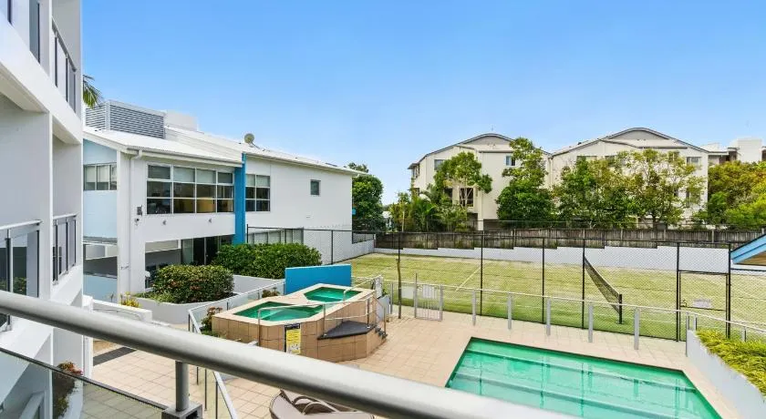Elegant Coolum Seaside Retreat - Image 1