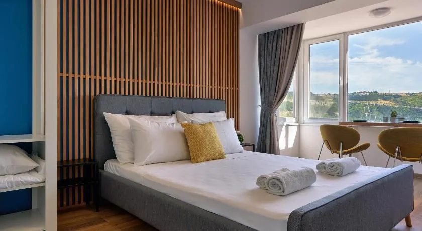 Adel Apartments - Image 1
