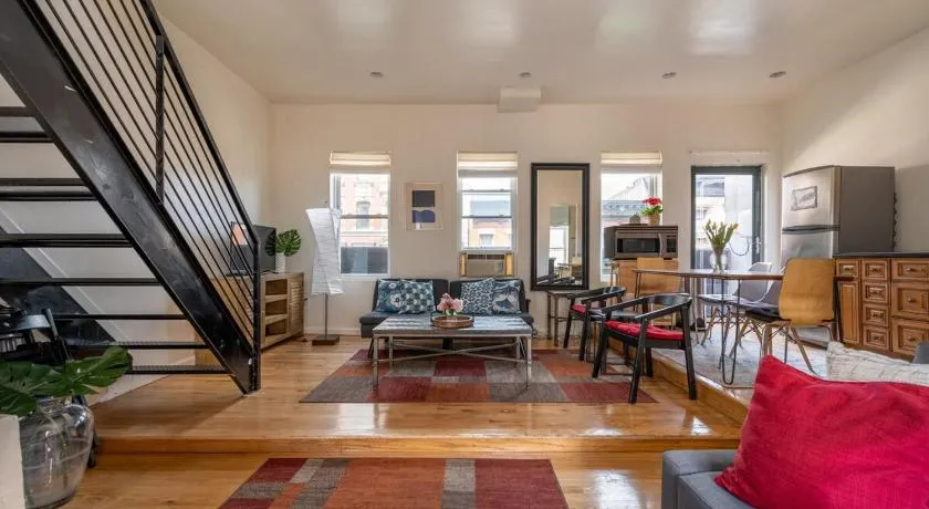 East Village Townhouse - Image 1
