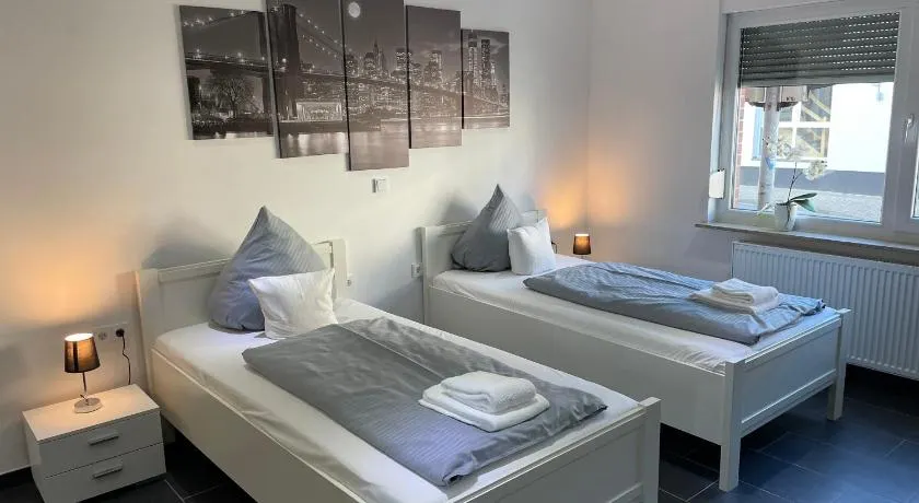 Appartment am Rosenplatz,24 Stunden Check in, Küche, kostenfreie Parkplätze - Image 1