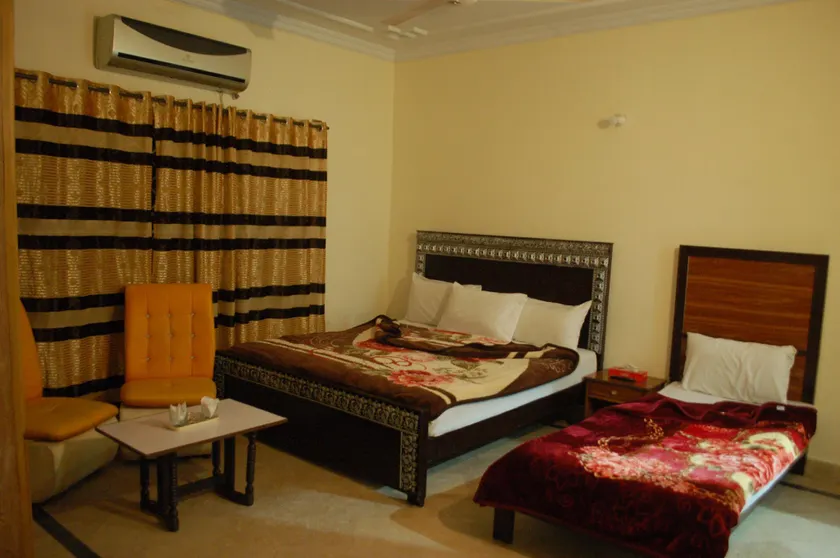 KHYBER INN - Image 1