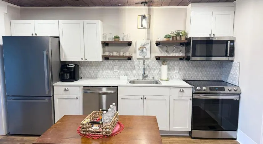Little Bit-A-Cozy, 2BR Retreat - Image 1