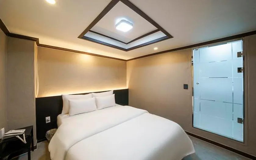 Bucheon Yeokgok Ruhen - Image 1