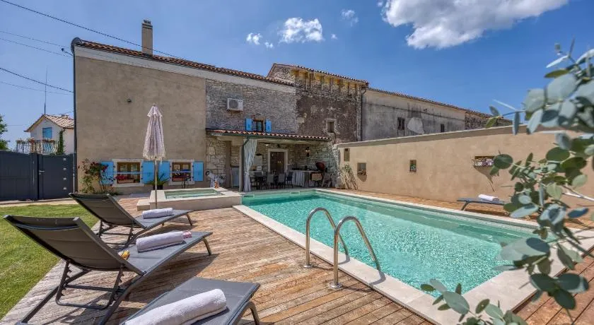 Foska Country Home with Pool - Happy Rentals - Image 1