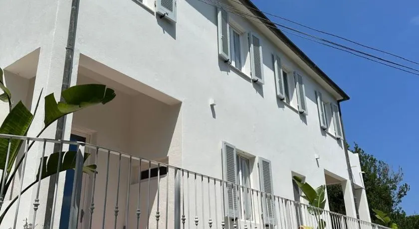 Villa Viola Rooms, a 200mt dalla spiaggia di Procchio - Image 1