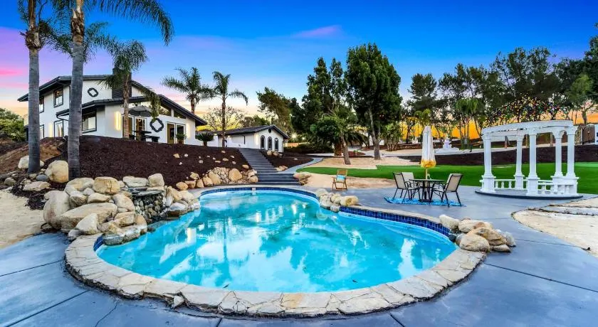 The Grand Vista Getaway - Image 1