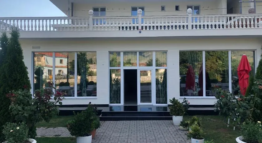 ZISI Hotel & Restaurant - Image 1