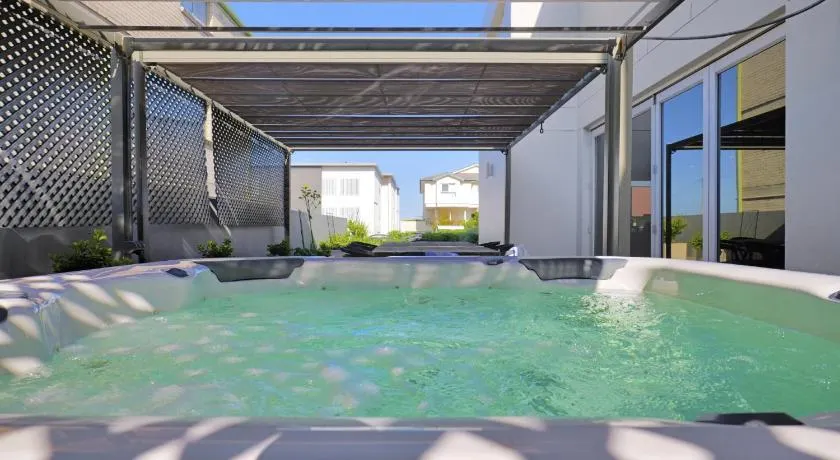 'blue Bay Bliss' - Private Spa - Luxury Apartment - Image 1
