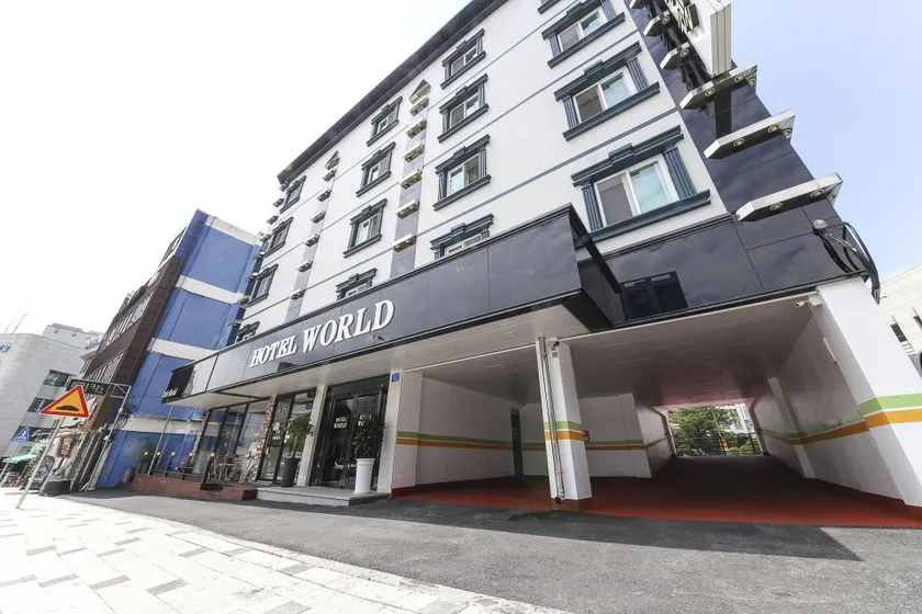Chuncheon World Hotel - Image 1
