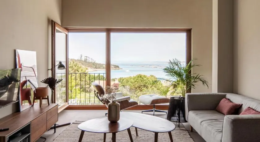 INSUA BEACH HOUSE - Image 1