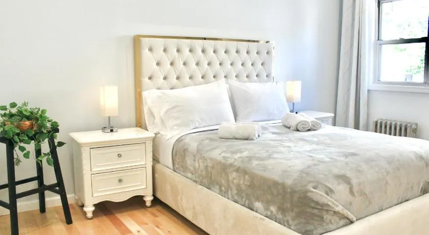 2-Bedroom Apartment 15 Minutes From Manhattan in LIC Astoria Queens - Image 1
