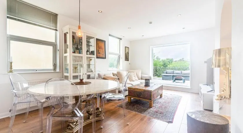 Luxurious Flat with Large Private Terrace - Pass the Keys - Image 1