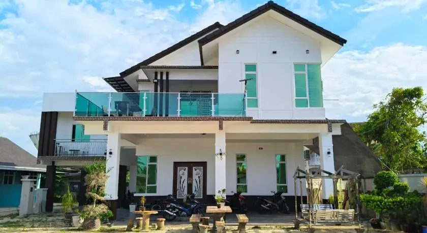 Homestay and roomstay Din 5555 - Image 1