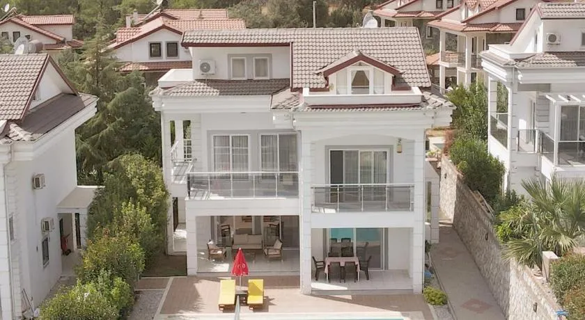 Villa Raya 1 - Image 1