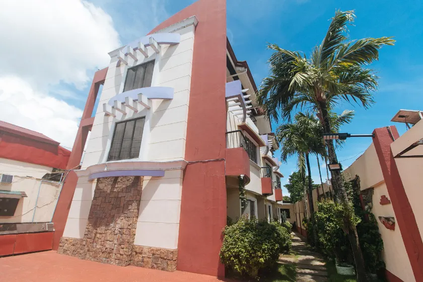 RedDoorz at Yssa Ademar near Robinsons Jaro - Image 1