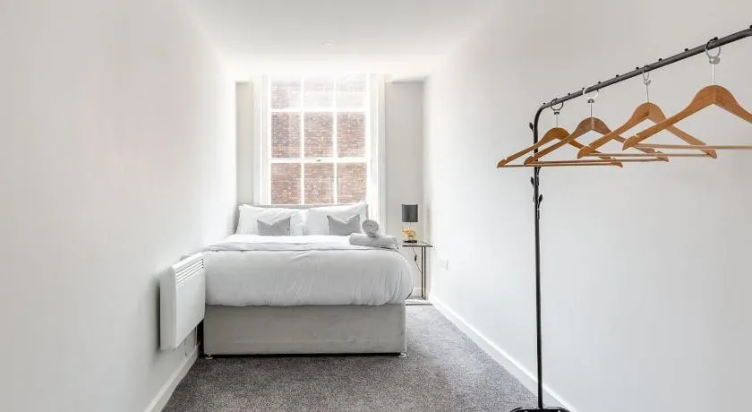 Liverpool City Haven 1-Bed Apartment for Couples & Solo Travelers - Image 1