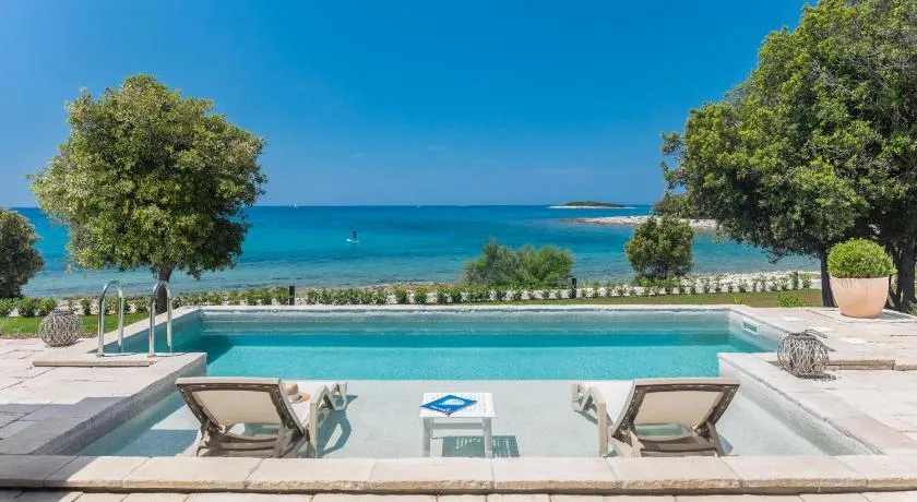 Luxury Glamping Beach Villas Porto Bus - Image 1
