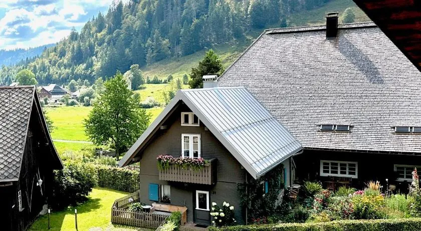 Casa vacanze \"Backhüsli Am Bauerngarten\" con vista sulle montagne, terrazza privata e Wi-Fi - Image 1
