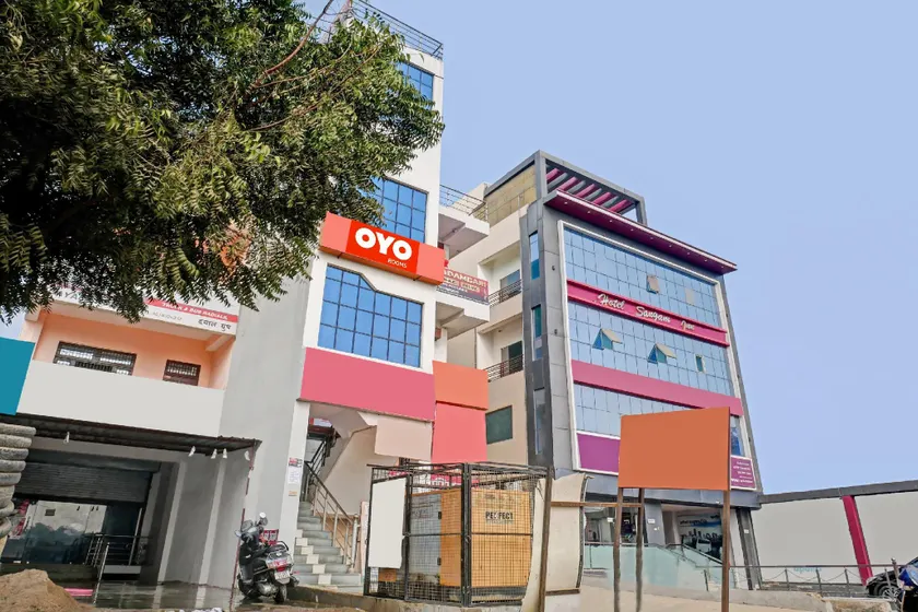 Flagship Hotel Kadambari - Image 1