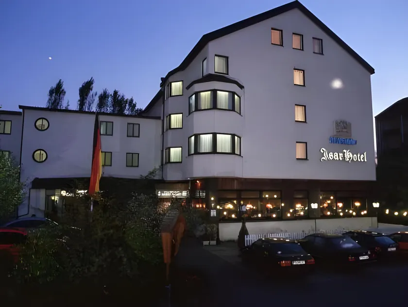 Isar Hotel - Image 1