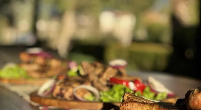 Мотел КОМПЛЕКС GRILL and CHILL - Image 1