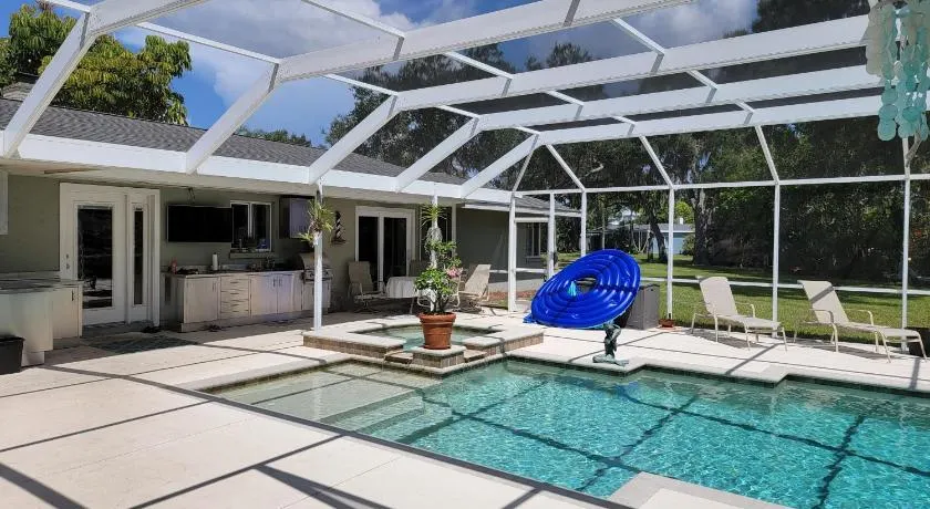 Manatee River Bungalow - Image 1