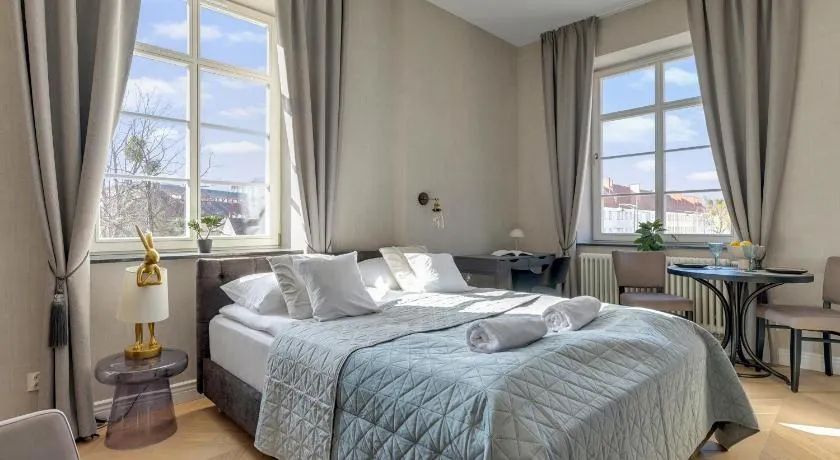 Budynek Dyrekcji by Browar Hevelius Apartments - Image 1