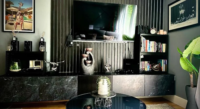Croydon Luxury 2 Bed Apartment - Sleeps 6 - Gatwick Airport close - Image 1