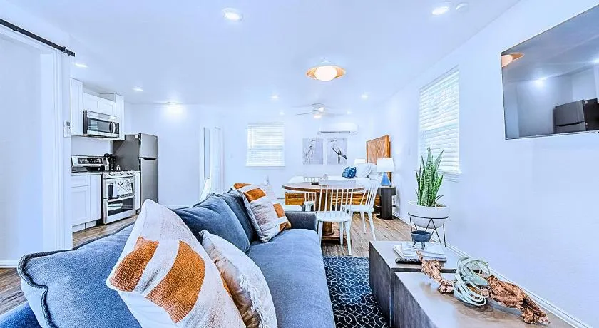 Cozy Stylish Guest Lake House Fire Pit Pet Friendly by Vacation Your Way - Image 1