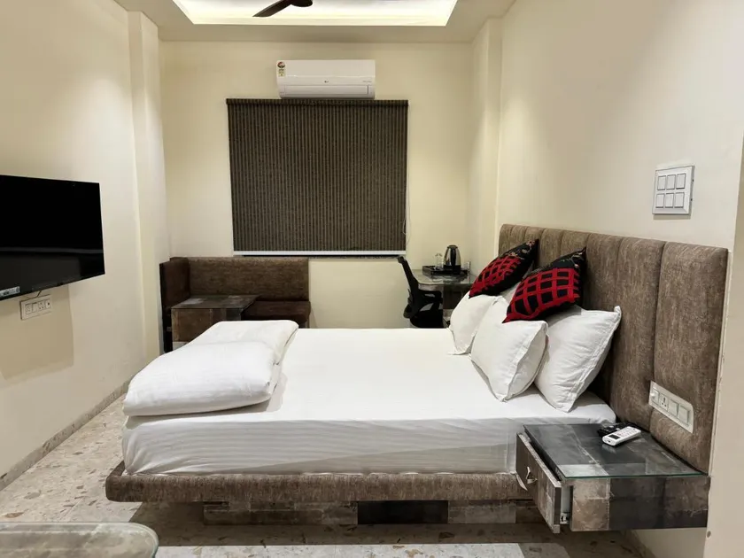 Hotel Sajanshree - Image 1