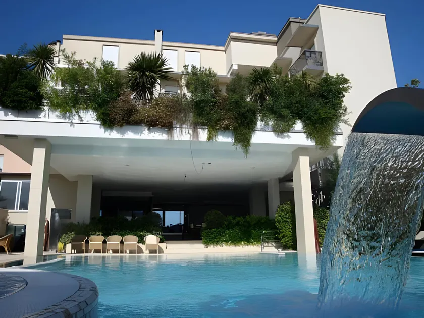 Hotel Byron - Image 1