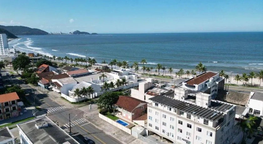 Guaratuba praia central- pé na areia - Image 1