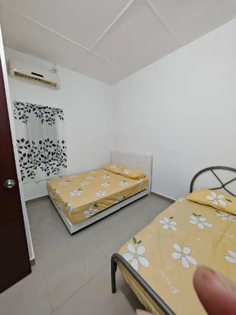 HOMESTAY BANTING #3, MUSLIM, 1R-3BED, +2TILAM, 6px - Image 1