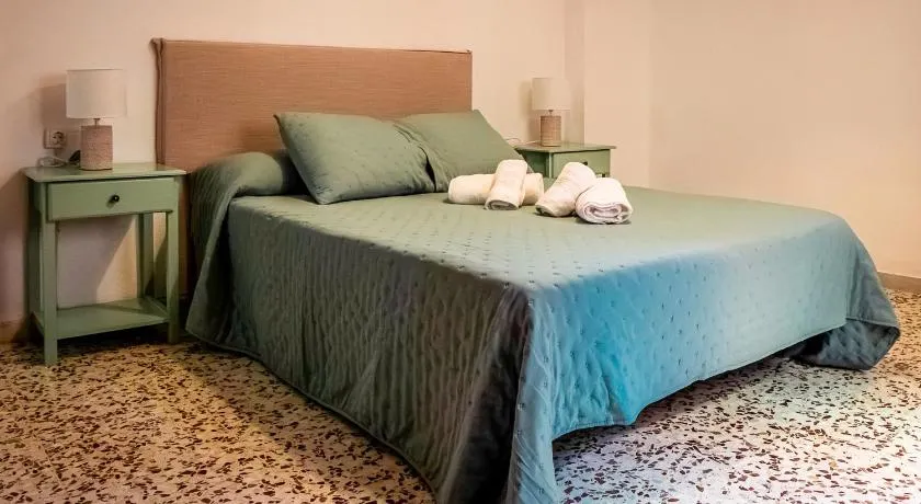 5 Apartamentos Cómodos en el Corazón de Baza - Image 1