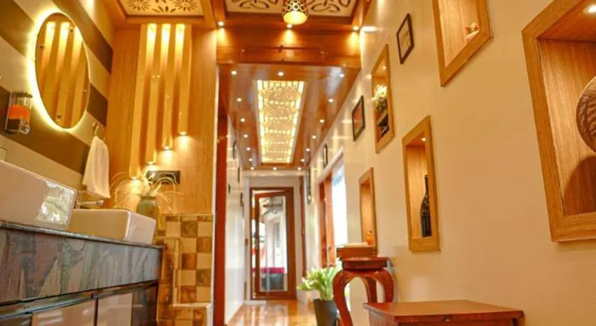 Dreams Spectrum Luxury houseboat - Image 1